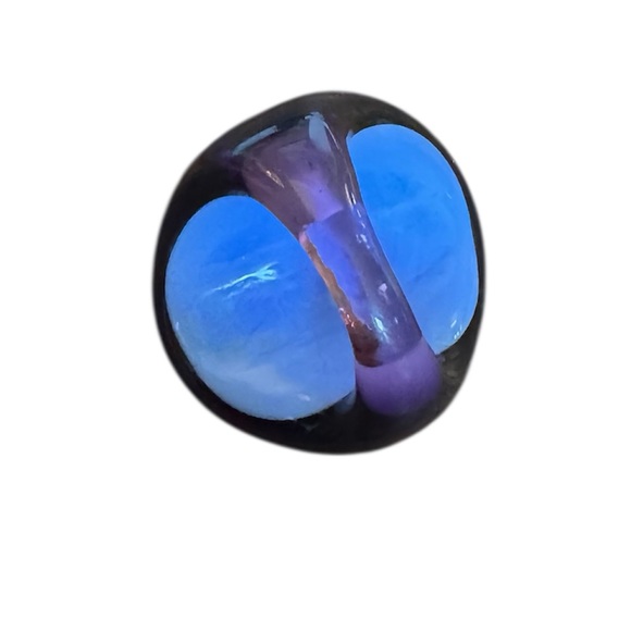 Anthropologie purple glass statement ring. Size 8 - Picture 2 of 3